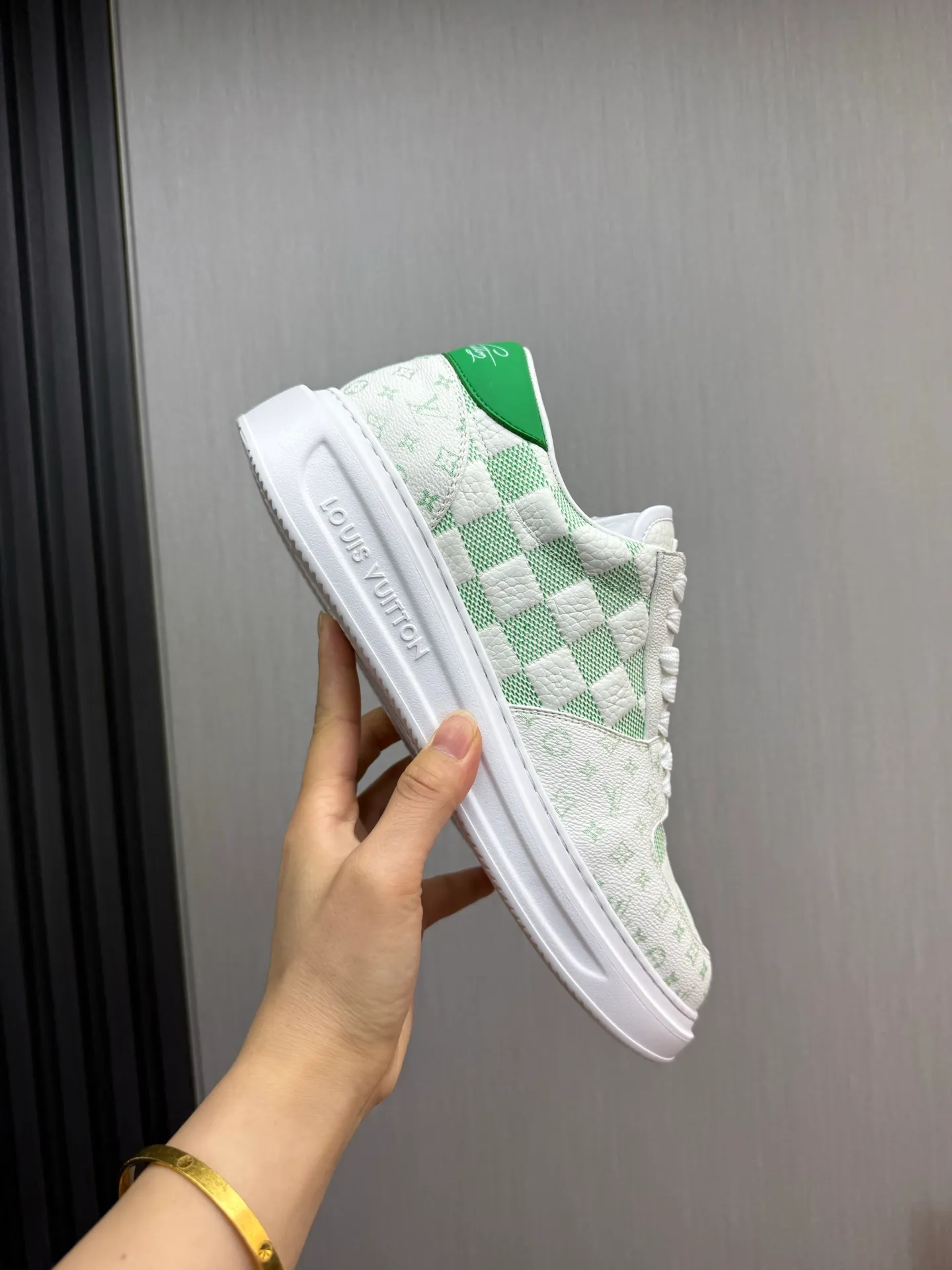Men's shoes 💰840💰 LOUIS VUITTON [Luden Yiwei] The new trendy Lv is on the market 🎁, casual and fashionable men's shoes 👟 1:1 shipment ⬆️The upper is made of imported cowhide + cowhide mesh lining, the original wear-resistant rubber outsole, the version is simple and elegant, exclusive for trendy men. 38-45 (38.45 is non-refundable if made to order)